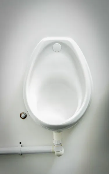 Sanitario masculino simbolizando tratamiento de incontinencia urinaria por el Dr Rene Zamora en Queretaro